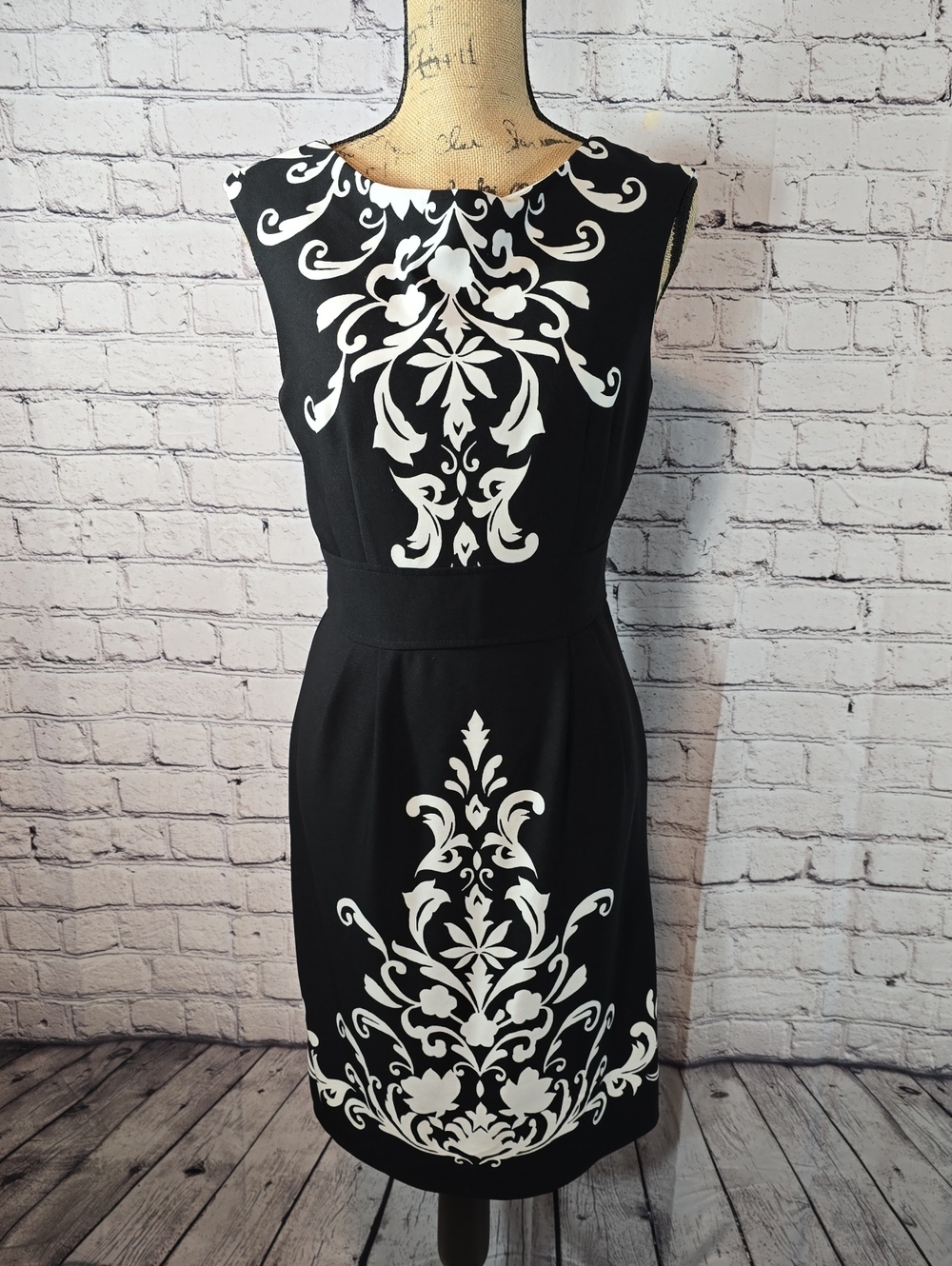 Sandra Darren Black and White Floral-Print Midi Dress Size 6
